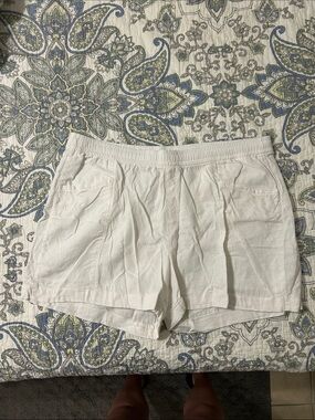 Old Navy White Linen-Blend Elastic Waist Casual Shorts